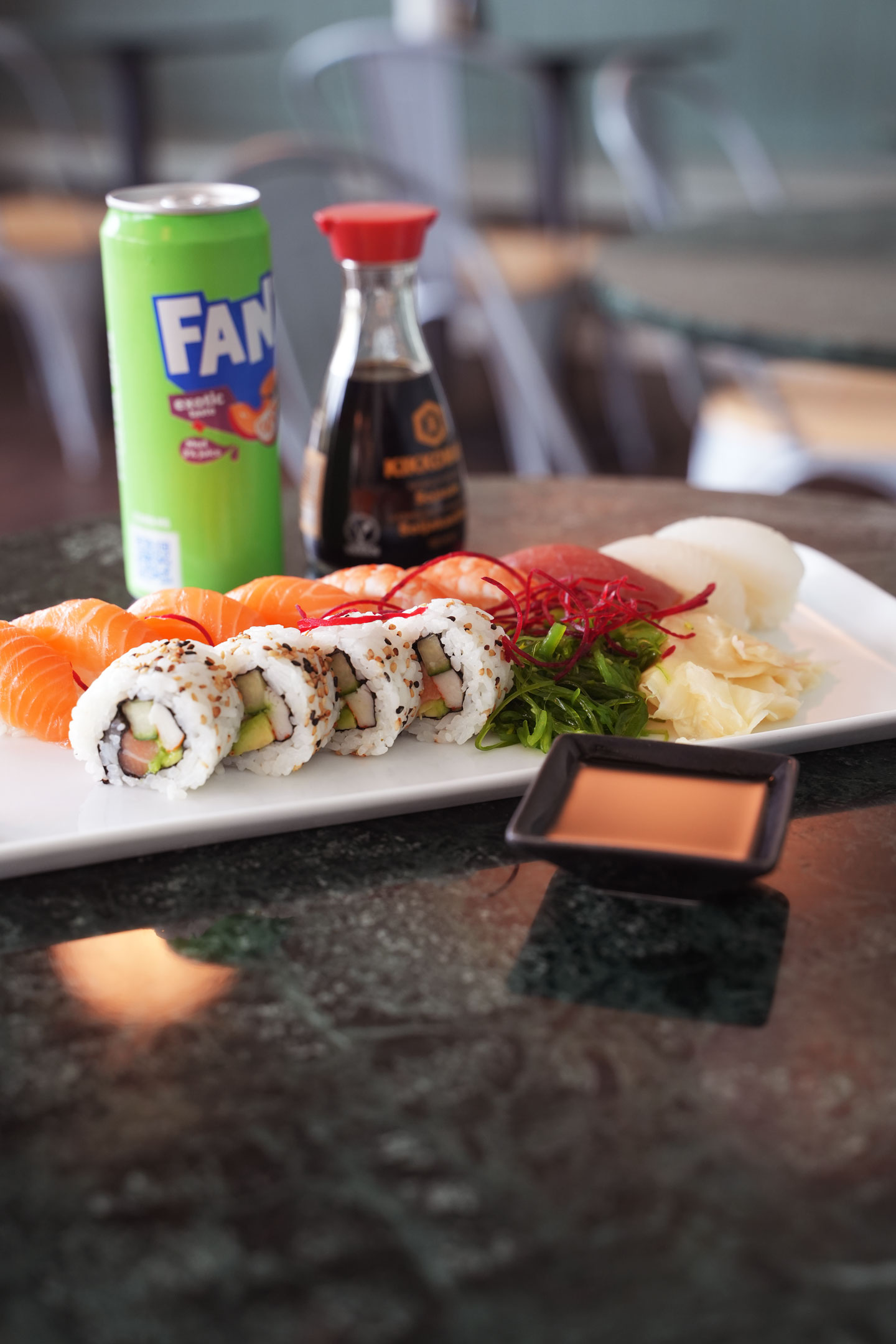 Sushi från Sushiporten i Port 73 Haninge.